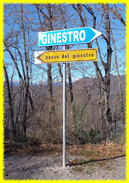 An diesem Schild geht's rechts nach Ginestro